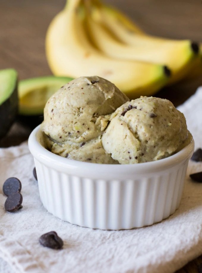 http://lemonsandbasil.com/wp-content/uploads/2014/05/Mint-Chocolate-Chip-Ice-Cream7-680x916.jpg.webp