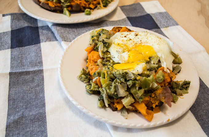 Broccoli-Cheese-Loaded-Sweet-Potatoes-with-Fried-Egg15