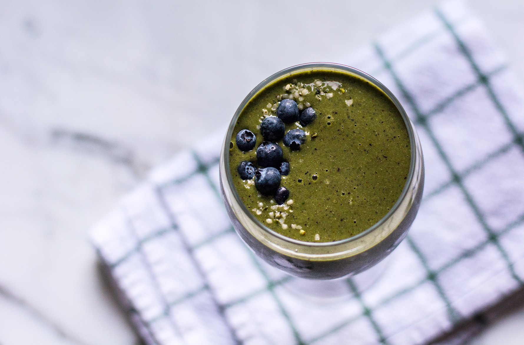 Peanut Butter Banana and Berry Green Smoothie | Lemons and Basil 