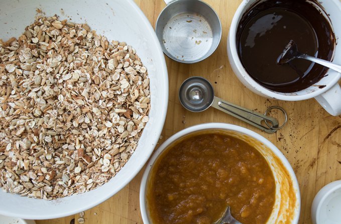 chocolate-covered-pumpkin-breakfast-bars1d