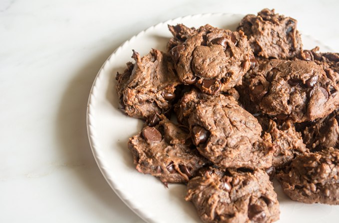 Black Bean Peanut Butter Fudgy Cookies | Lemons and Basil