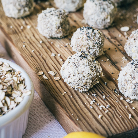 raw-lemon-poppy-seed-bites-1Feat