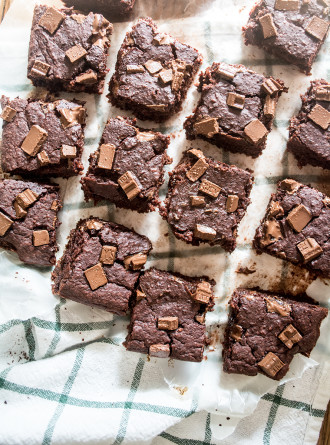 Gooey Black Bean and Beet Brownies | Lemons and Basil