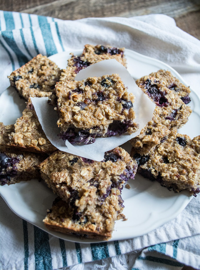 Blueberry Quinoa Oatmeal Breakfast Bars + Vital Proteins | Lemons and Basil