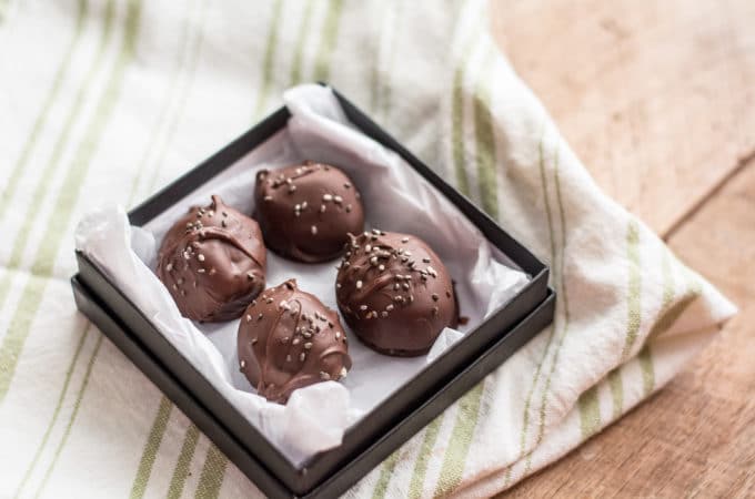 Healthy Five Ingredient Chocolate Truffles | Lemons and Basil