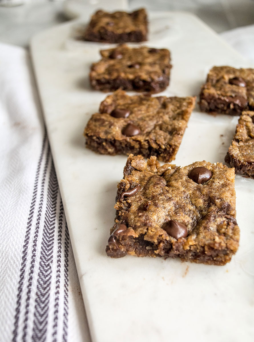 Healthy Peanut Butter Chocolate Chips Bars | Lemons and Basil