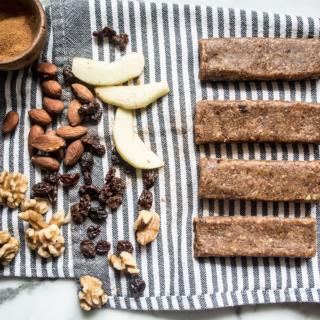 Apple Pie Lara Bars | Lemons and Basil